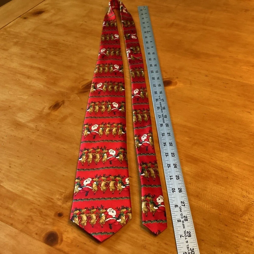 Festive‎ Mens Novelty Christmas Tie Red Santa Reindeer Dancing Whimsical Silk